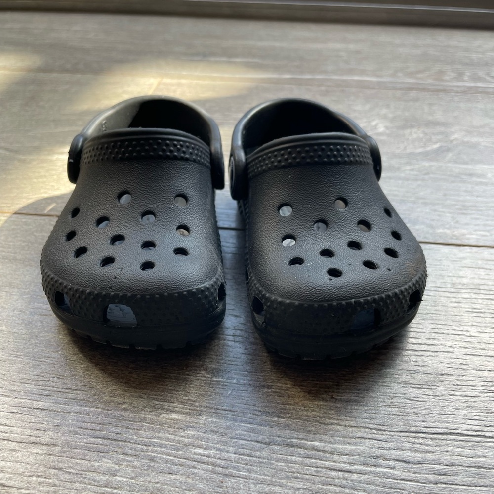 Toddler navy blue crocs size 5